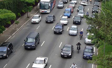 Carro velho polui 28 vezes mais que novo, segundo Anfavea