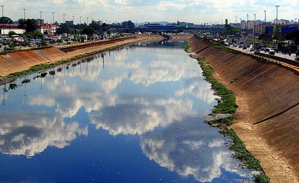 Especialistas e autoridades discutem a revitalização dos rios de São Paulo