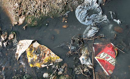 RJ: Exposição de objetos descartados marca o Dia Estadual de Limpeza dos Rios