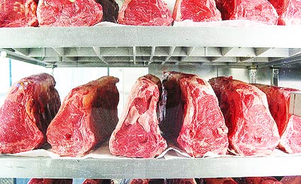 Supermercados boicotam carne de frigoríficos acusados de desmatamento 
