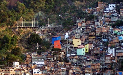Telhados verdes serão implantados em casas do morro Dona Marta