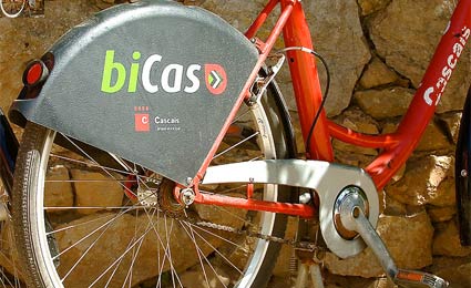 Bikeports solares e bicicletas elétricas para aluguel são disponibilizadas em Portugal