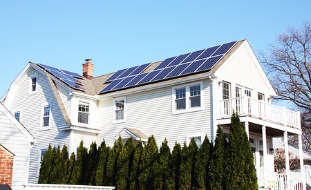 Brasileiros já podem produzir energia solar em casa e ter desconto na conta de luz